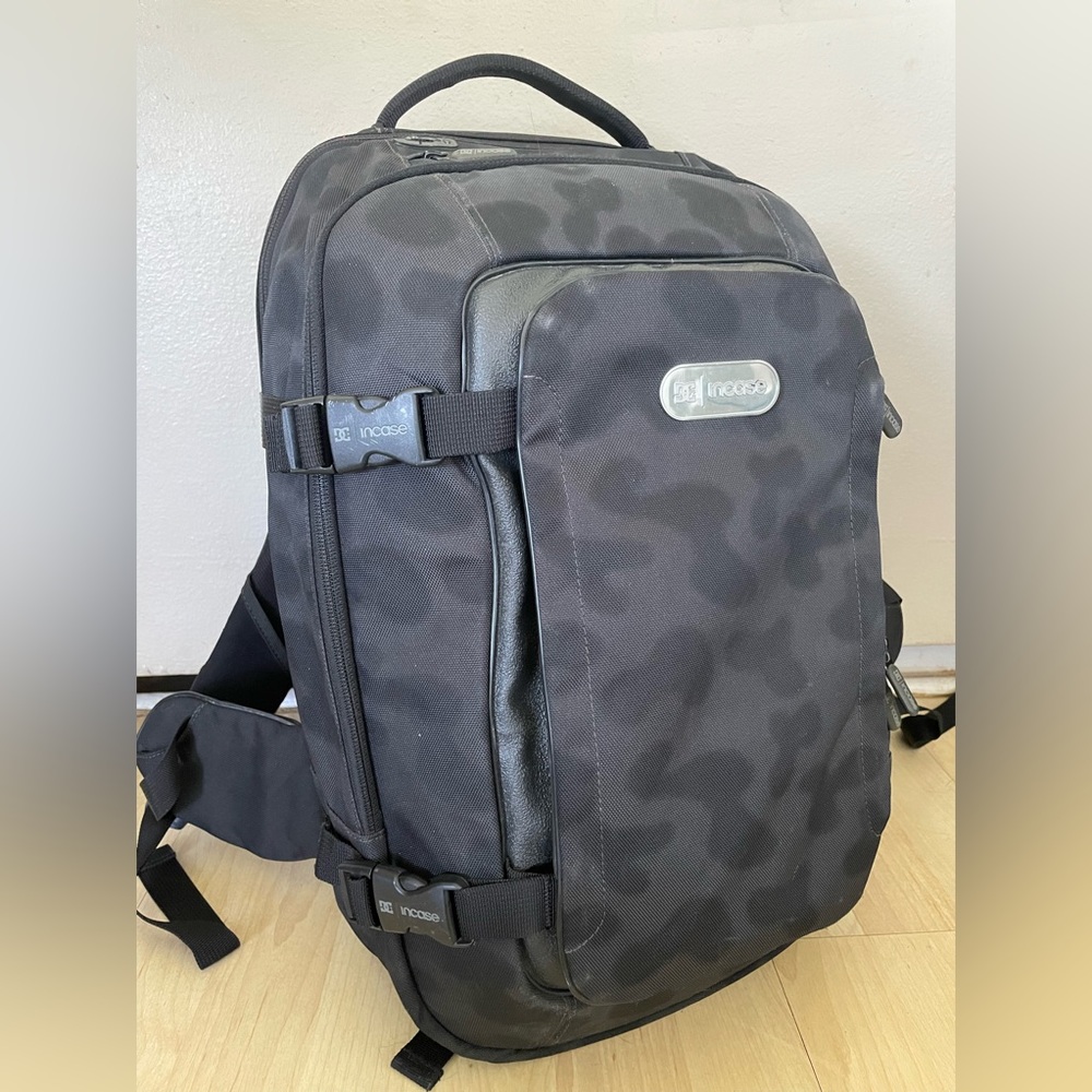 Near Vintage (2007) DC x Incase Skatebag